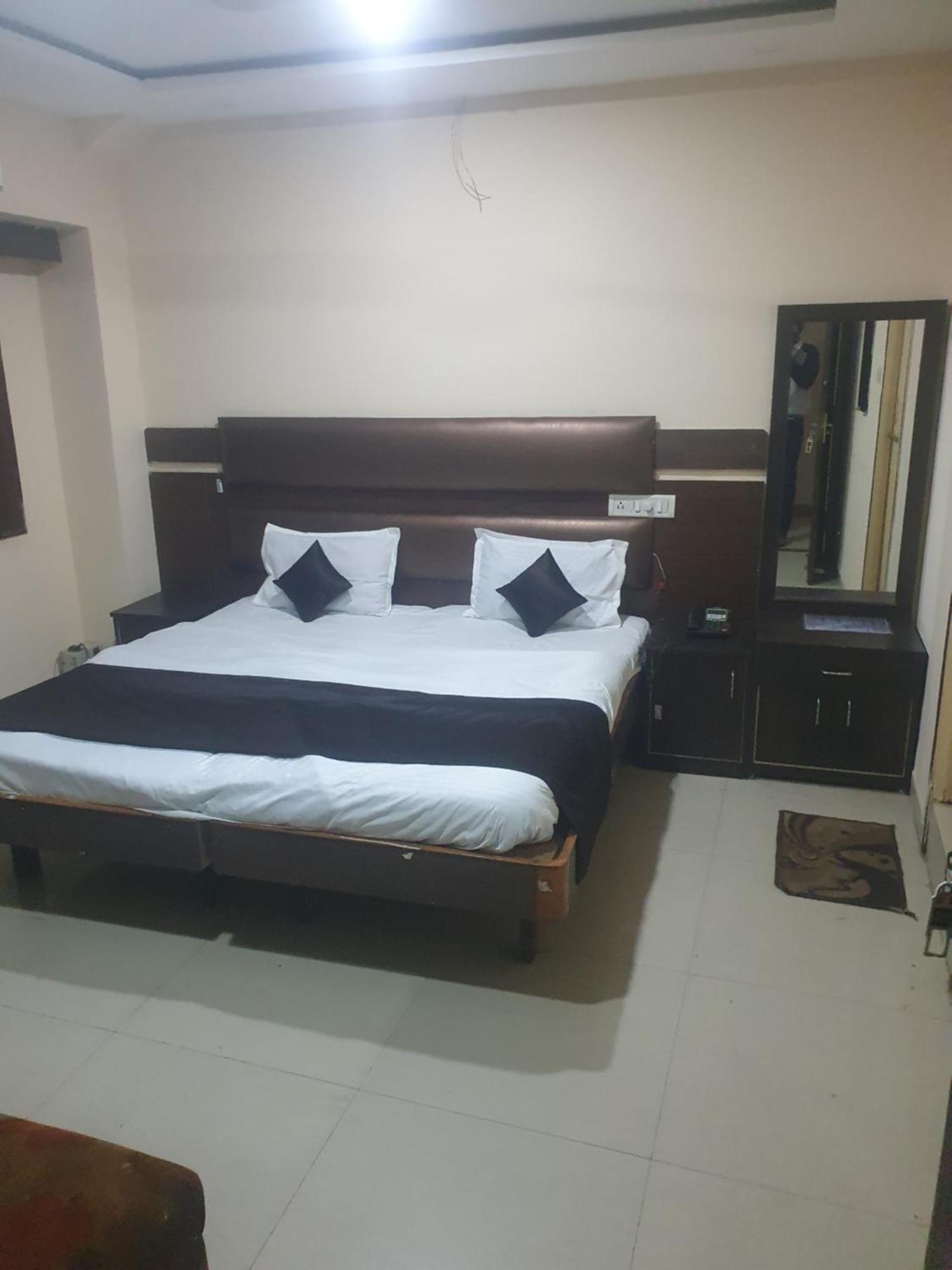 Hotel Anmol アンビカプル 部屋 写真